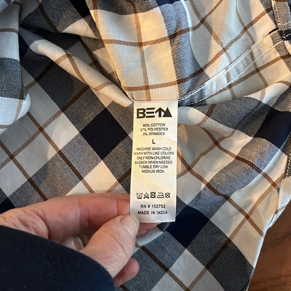 Beta Venturing Men's Large Plaid Button Down Casual Adventuring Shirt - Picture 6 of 9